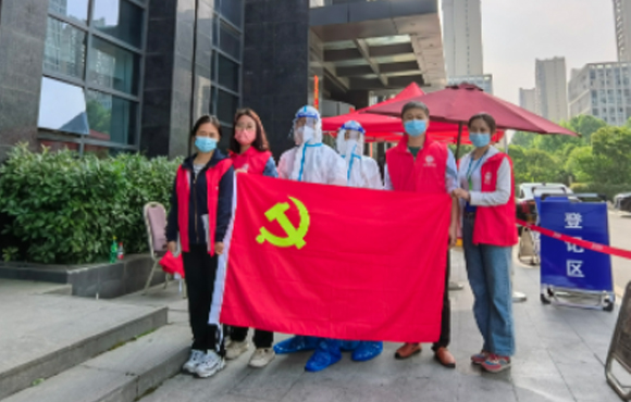 微光成炬，，，，，，，情暖“疫”线——pg麻将胡了“疫”线自愿活动纪实